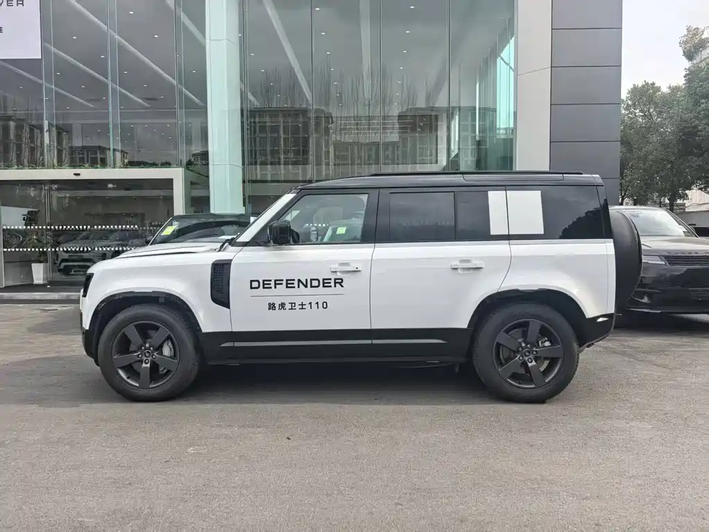 Land Rover Defender 2025