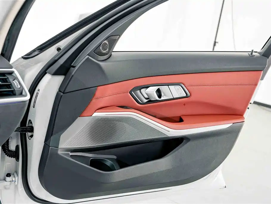 BMW 3 Series 2022 — фото 13