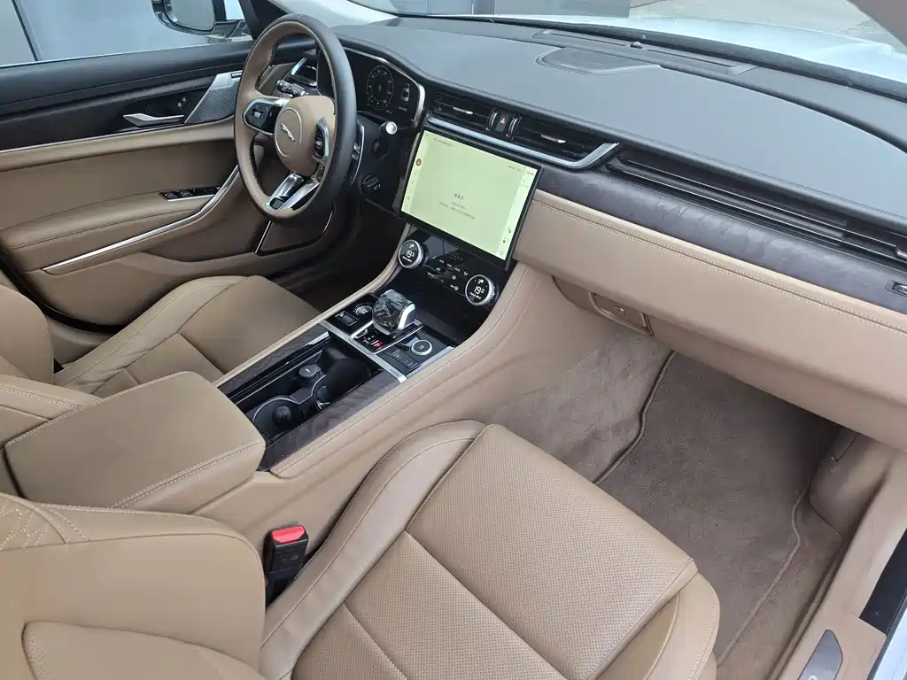 Jaguar XFL 2025 — фото 12