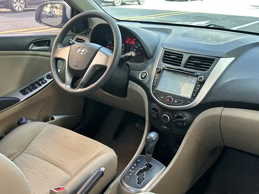 Hyundai Accent 2014 — фото 10