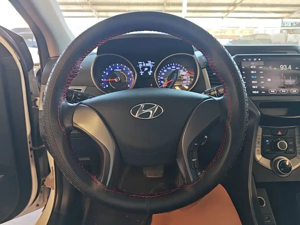 Hyundai Elantra Langdong 2018 — фото 11