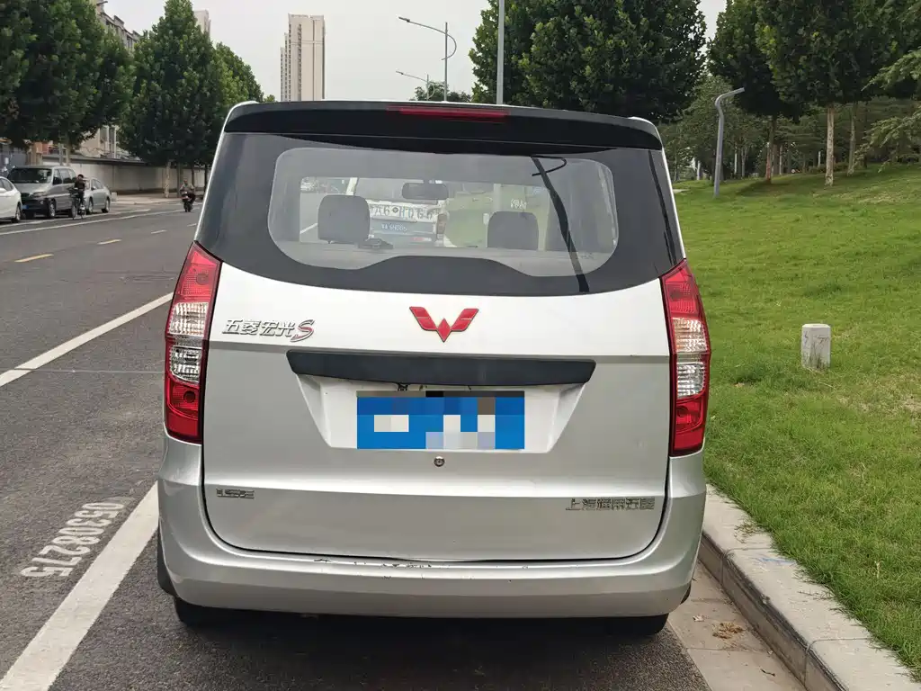 Wuling Hongguang 2016