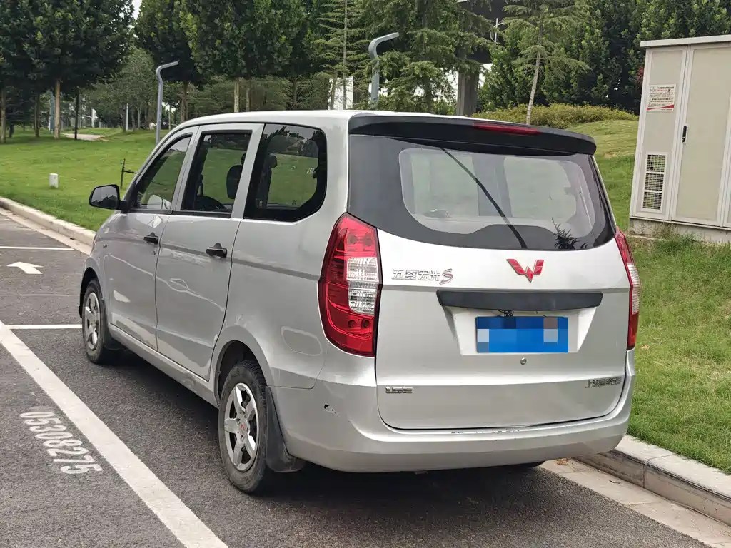 Wuling Hongguang 2016