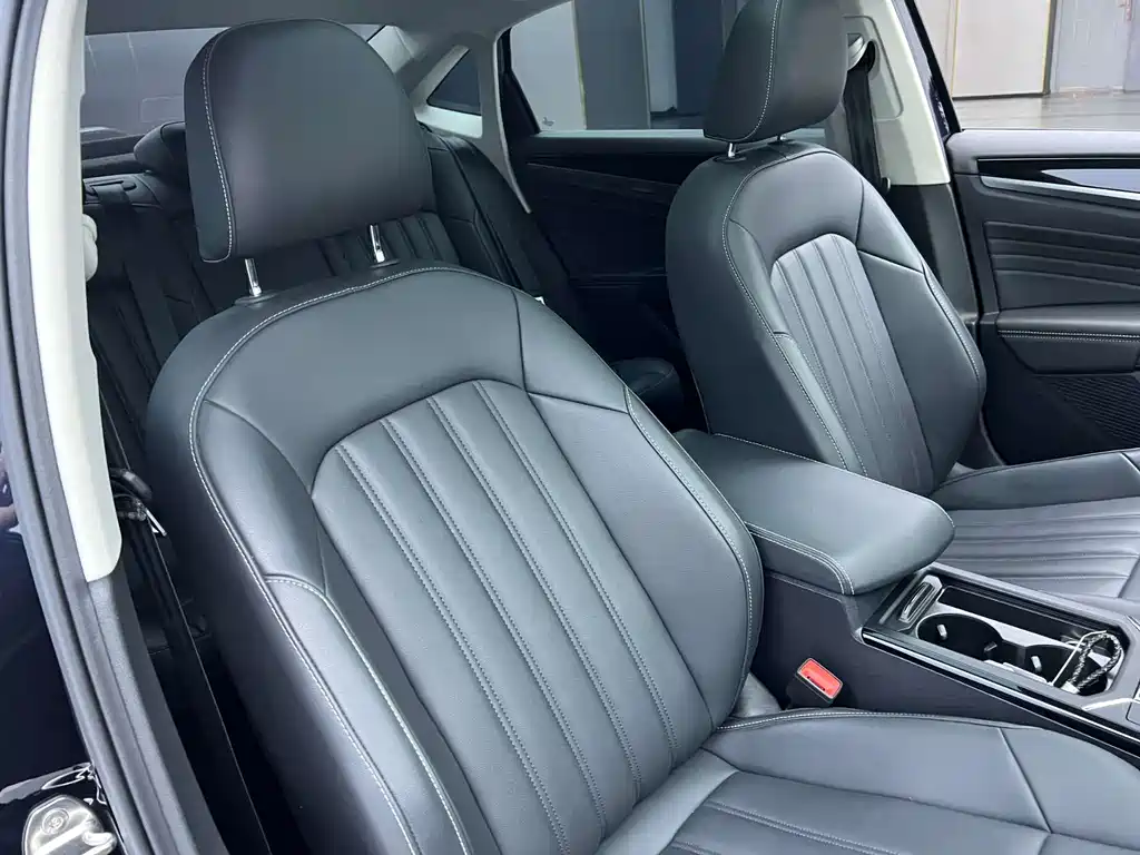 Volkswagen Passat 2023 — фото 19