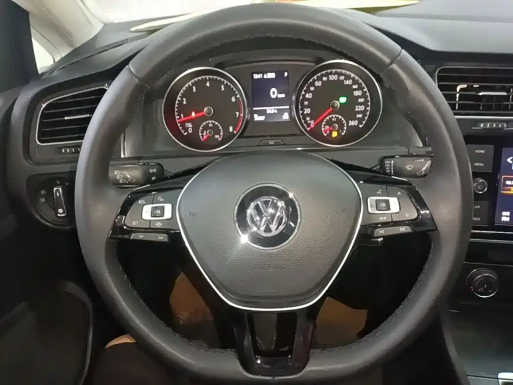 Volkswagen Golf 2019 — фото 11