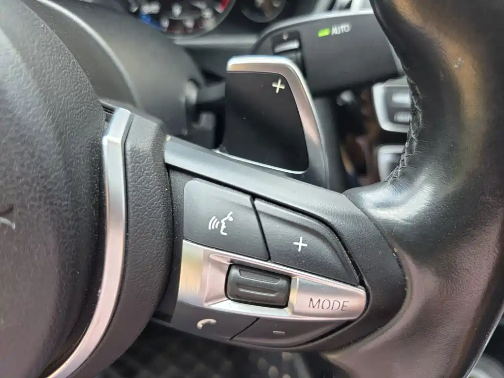 BMW 3 Series 2018 — фото 19