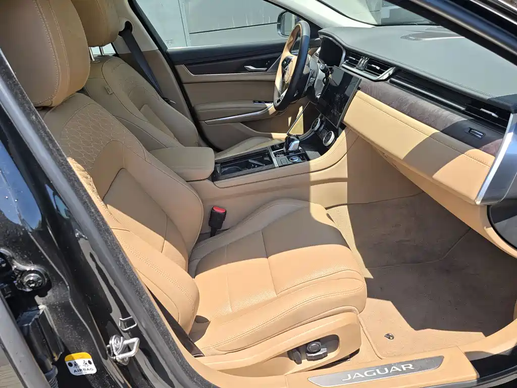 Jaguar XFL 2025 — фото 14