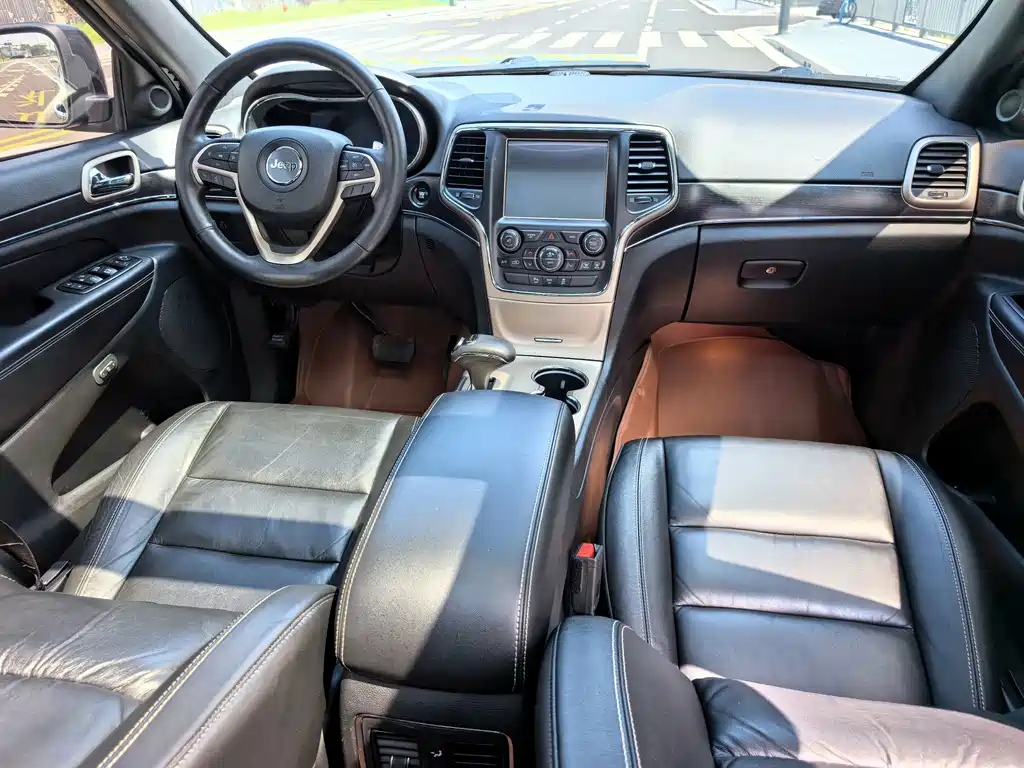 Jeep Grand Cherokee 2015 — фото 9