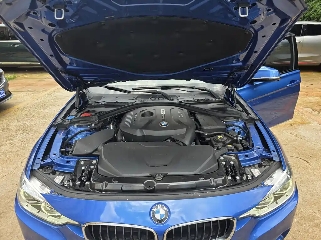 BMW 3 Series 2018 — фото 21