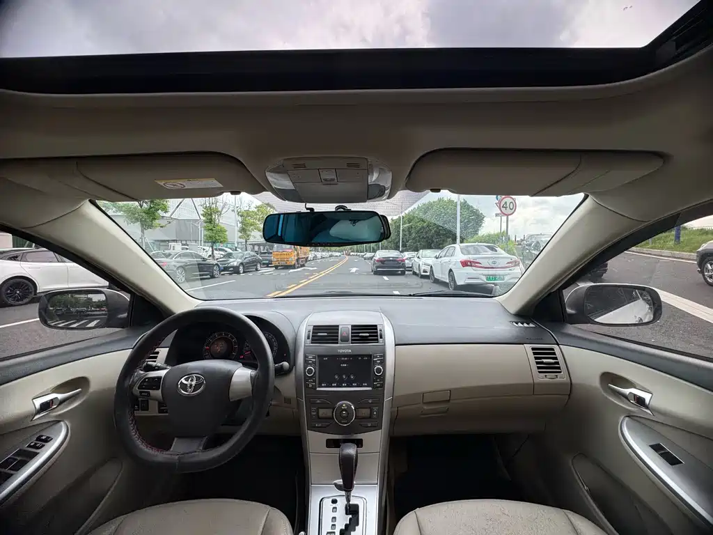 Toyota Corolla 2013 — фото 12