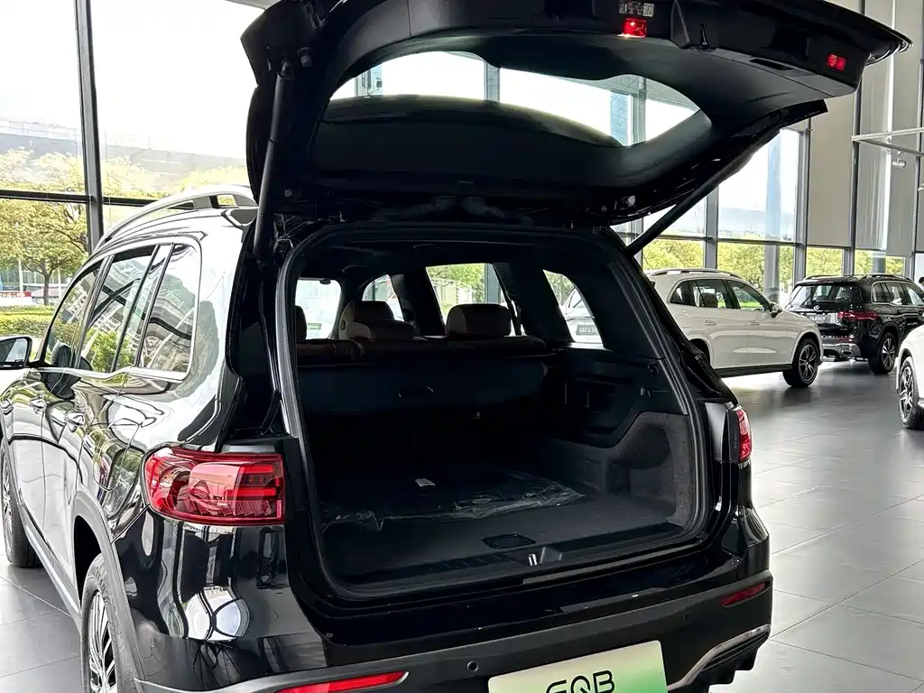 Mercedes-Benz EQB 2025