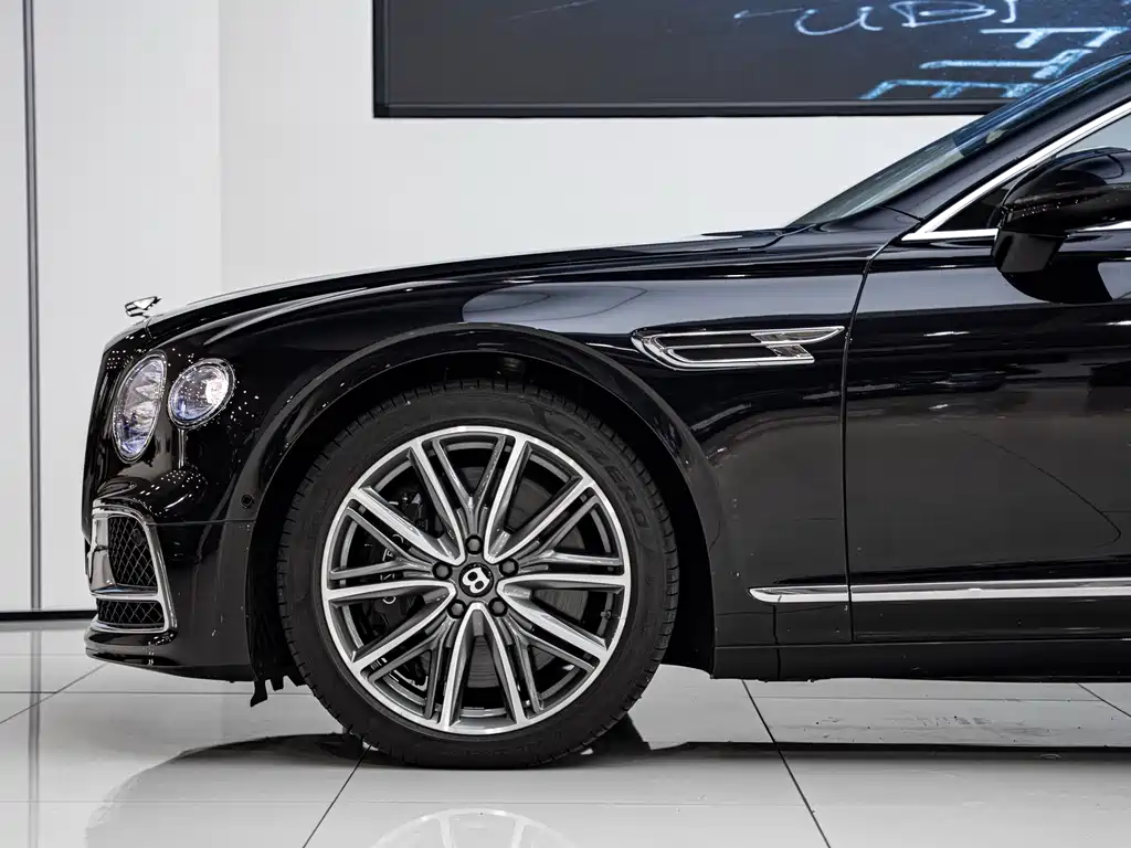 Bentley Flying Spur 2023 — фото 4