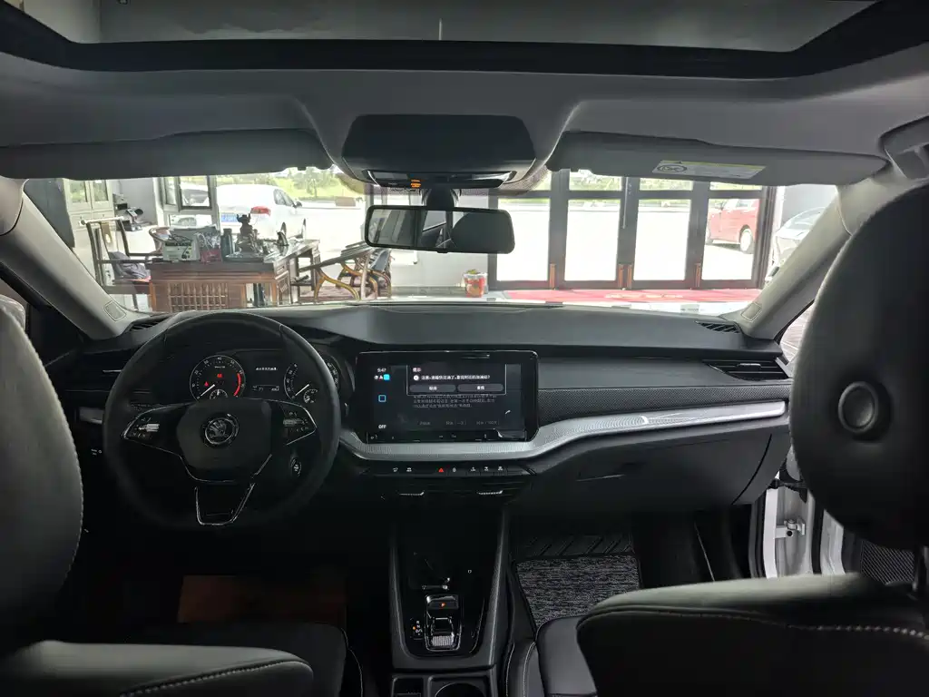 Skoda Octavia 2024 — фото 10