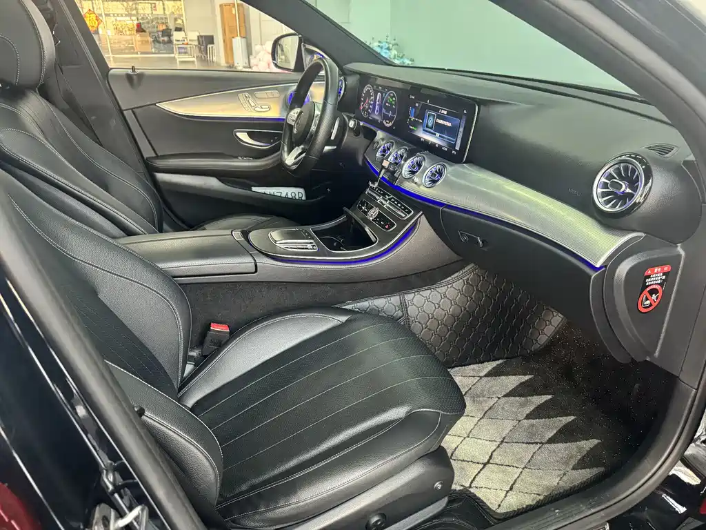Mercedes-Benz E-Class 2019 — фото 16