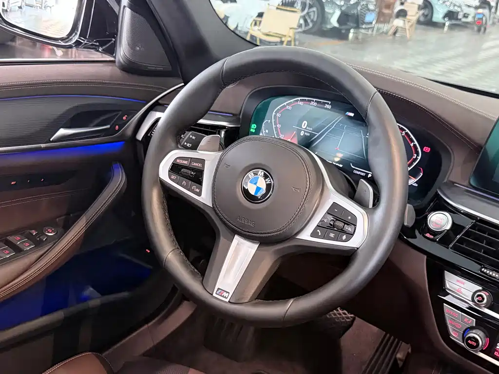 BMW 5 Series 2021 — фото 18