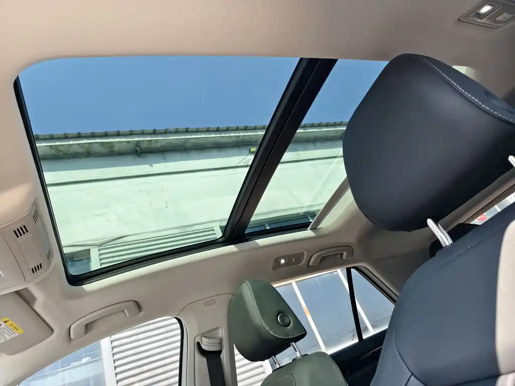Volkswagen T-Roc 2023 — фото 13