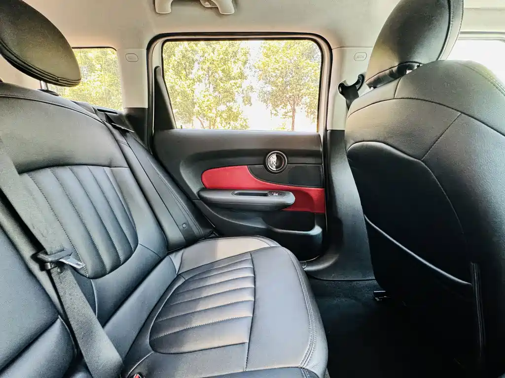 MINI Clubman 2017 — фото 16