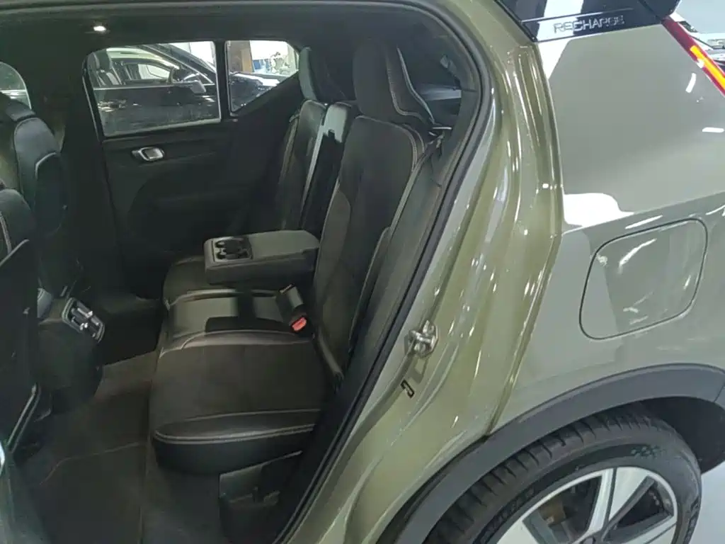 Volvo XC40 New Energy 2021 — фото 17