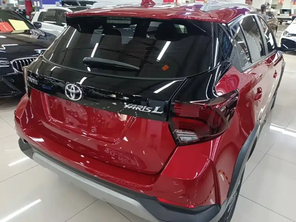 Toyota Yaris L 2021