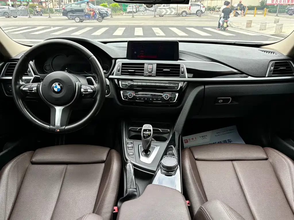 BMW 3 Series 2019 — фото 15