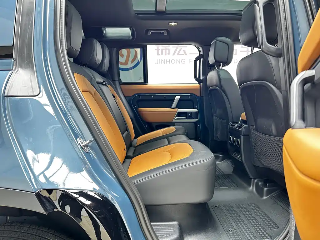 Land Rover Defender 2024 — фото 19