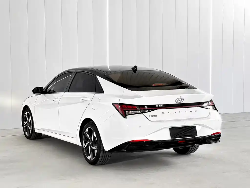 Hyundai Elantra 2022 — фото 16