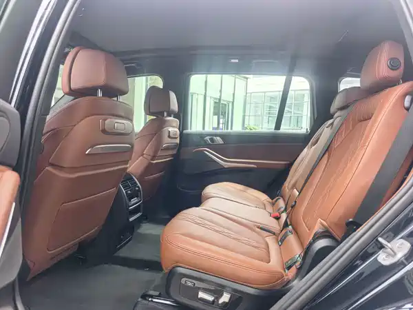 BMW X7 2025