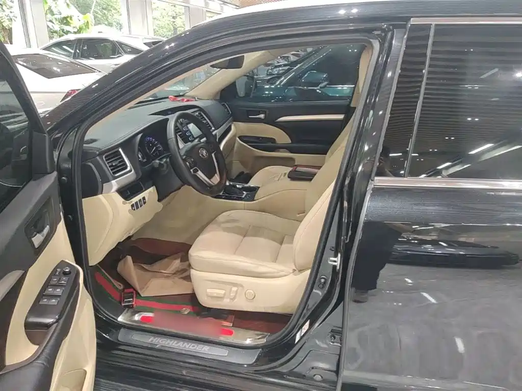 Toyota Highlander 2018 — фото 15