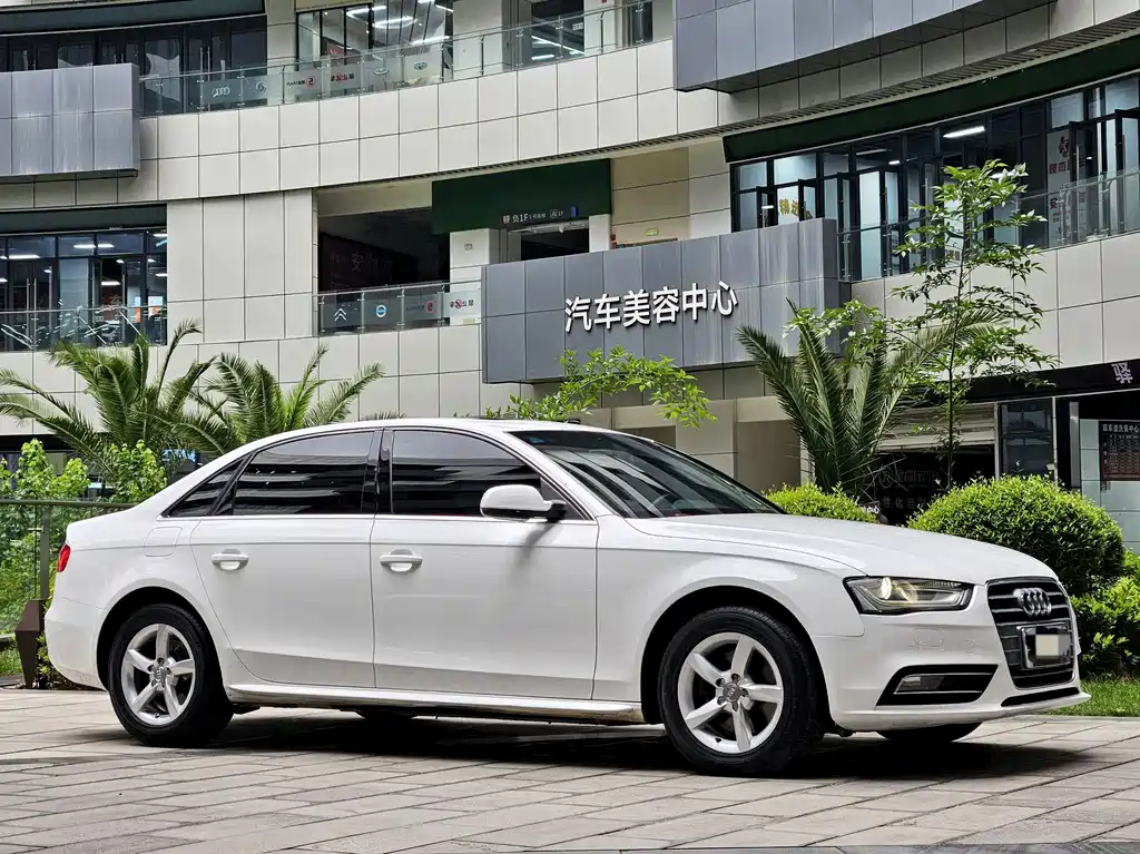 Audi A4L 2012