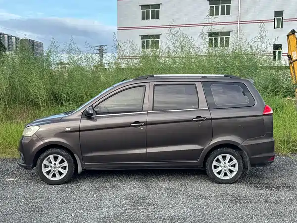 Dongfeng Scenery 330 2018