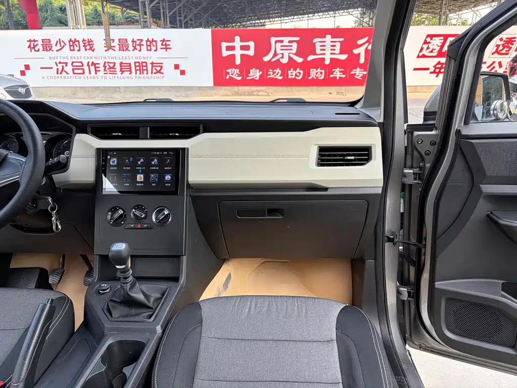 Wuling Hongguang PLUS 2019 — фото 10