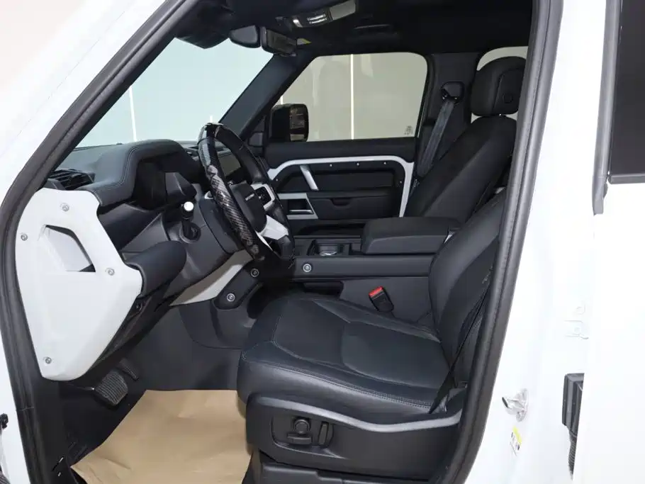 Land Rover Defender 2024 — фото 17