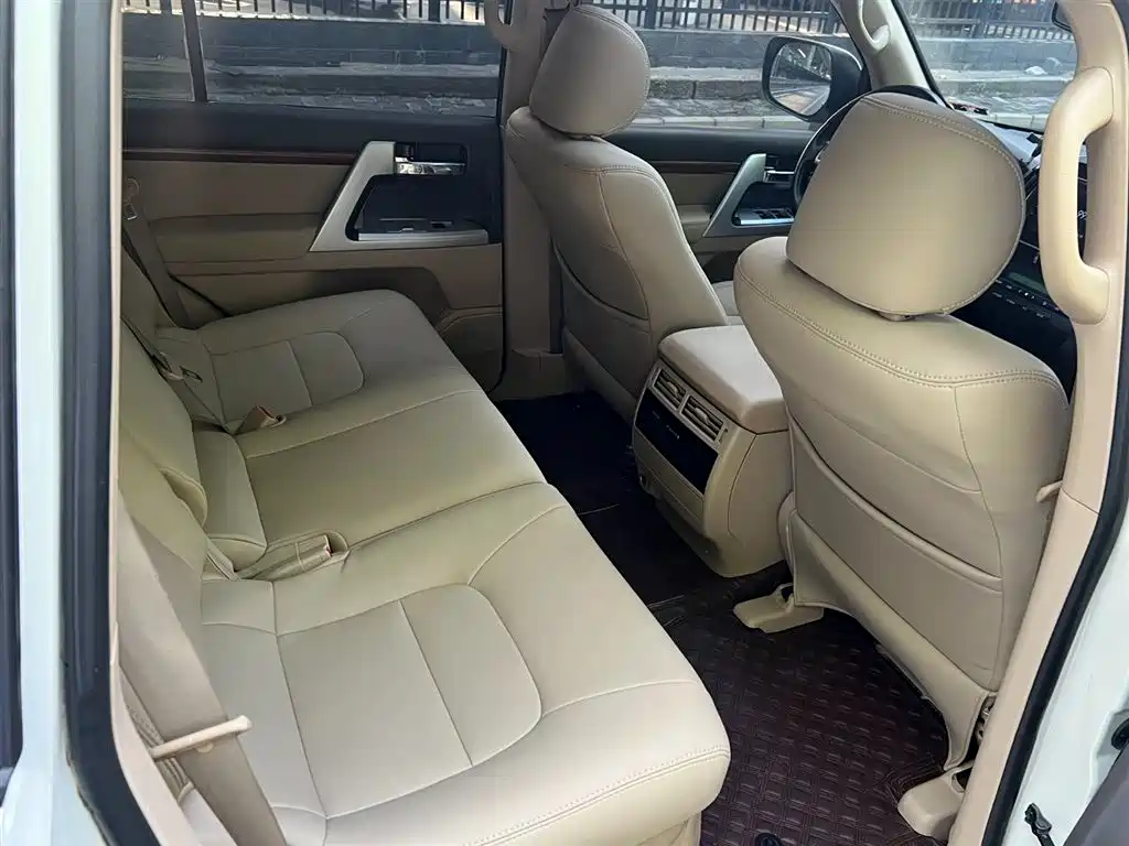 Toyota Land Cruiser 2015 — фото 18