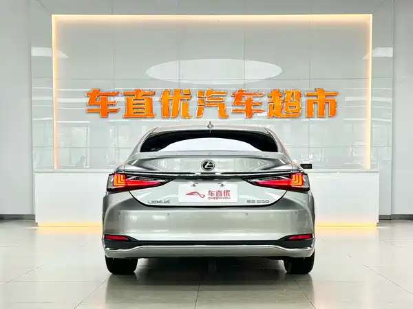 Lexus ES 2019