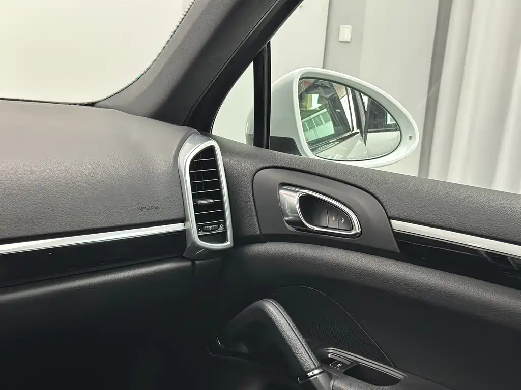 Porsche Cayenne 2015 — фото 35