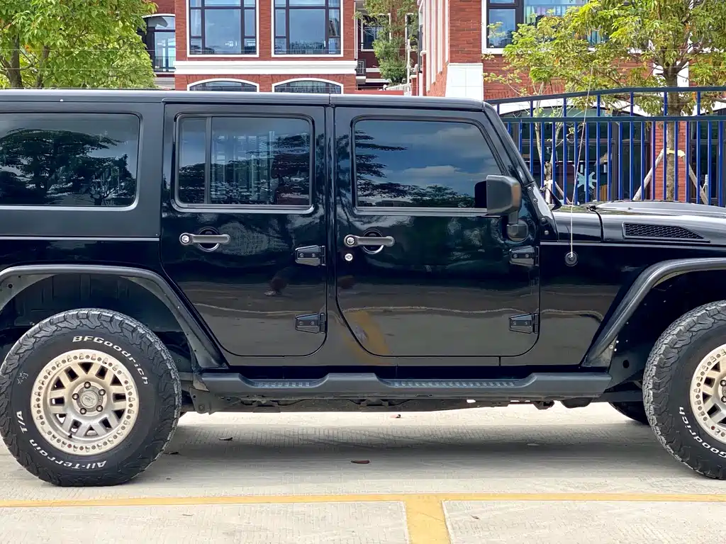 Jeep Wrangler 2016 — фото 10