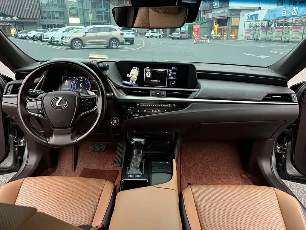 Lexus ES 2020 — фото 20