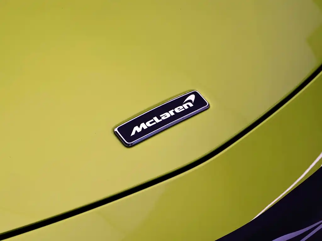 McLaren Artura 2023 — фото 14