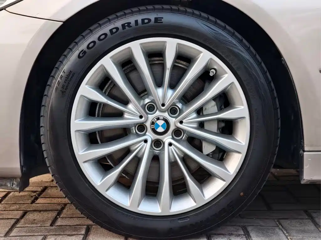 BMW 5 Series 2020 — фото 17
