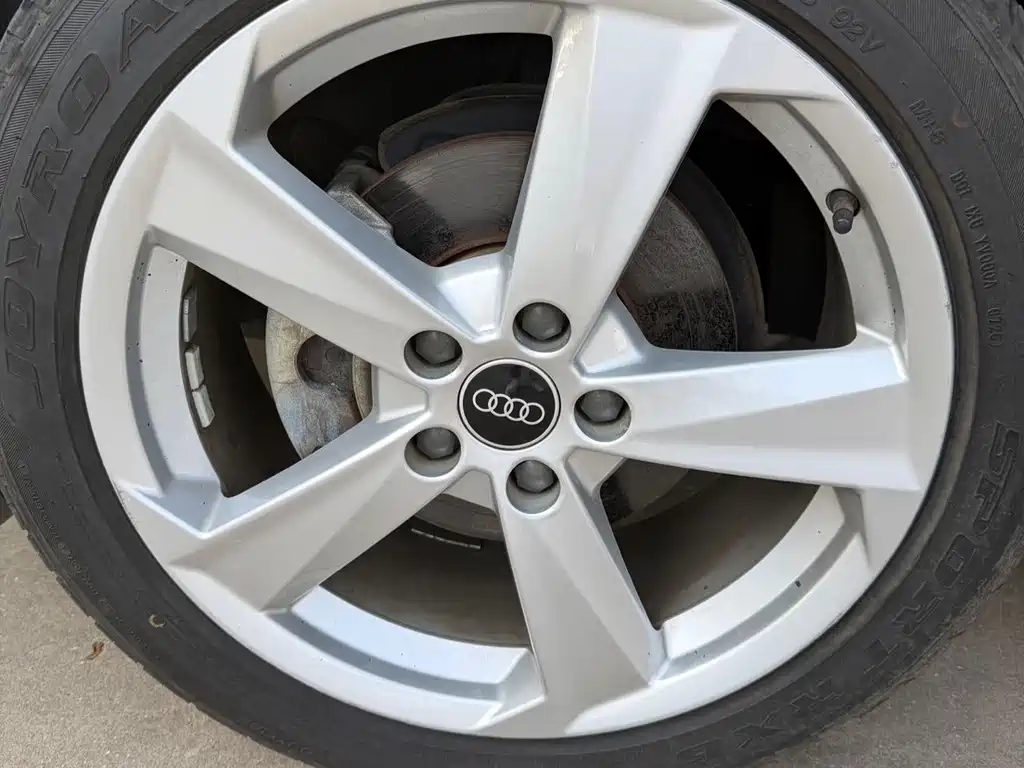 Audi Q2L 2022 — фото 23