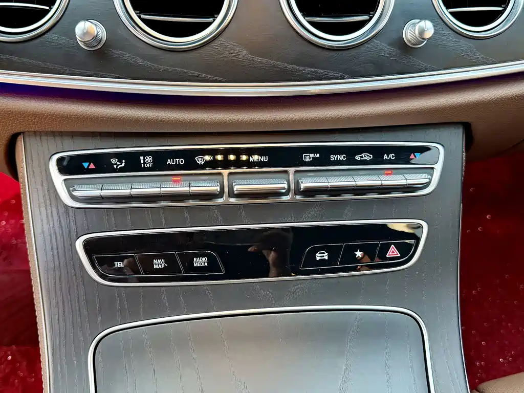 Mercedes-Benz E-Class 2021 — фото 24