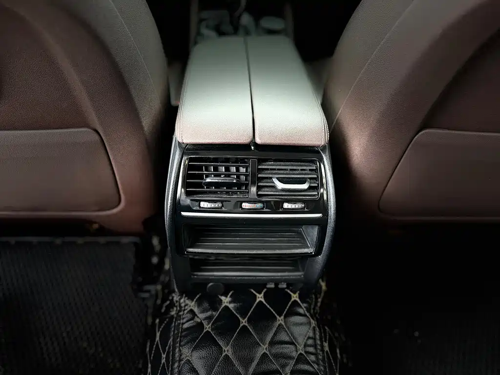 BMW 5 Series 2020 — фото 19