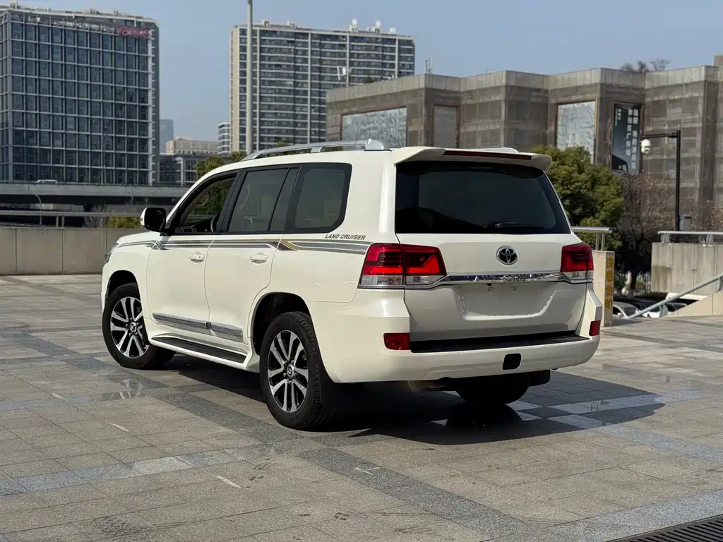 Toyota Land Cruiser 2019 — фото 15