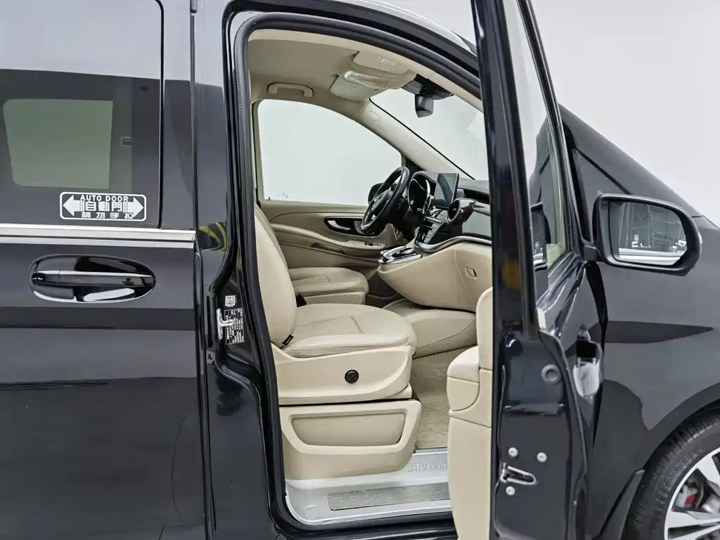 Mercedes-Benz V-Class 2017 — фото 23