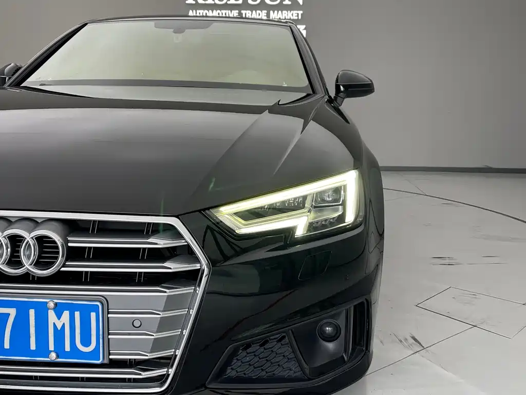 Audi A4L 2019 — фото 13