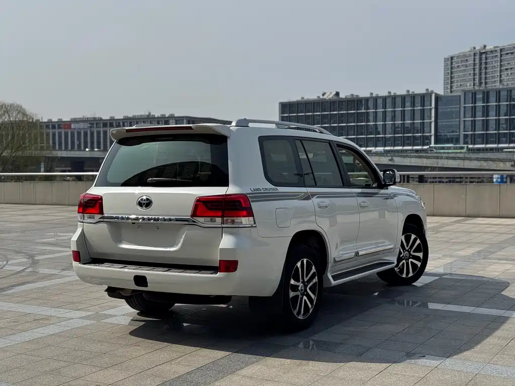 Toyota Land Cruiser 2019 — фото 17