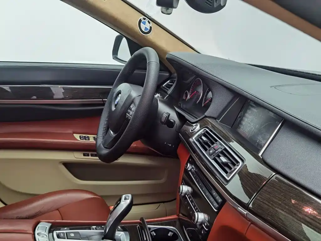 BMW 7 Series 2015 — фото 22