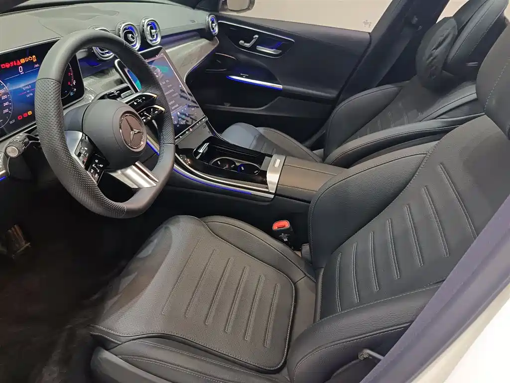 Mercedes-Benz C-Class 2025 — фото 11