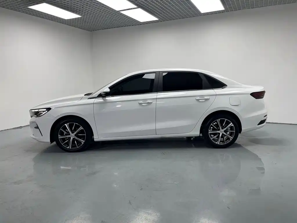 Geely Emgrand 2023