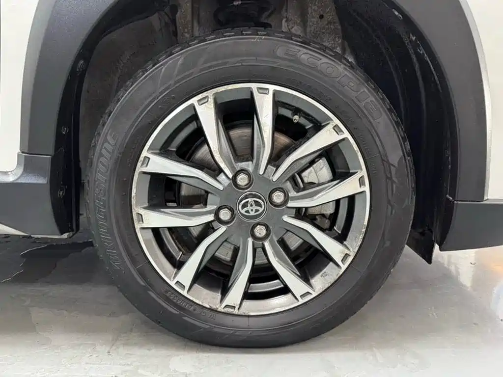 Toyota Yaris L 2023 — фото 19